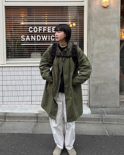 Backpacking Outfits Women, Khaki Top Outfit, M65 Field Jacket Outfit, Field Jacket Outfit, Backpacking Outfits, Parka Outfit, M65 Field Jacket, Streetwear Ideas, Military Parka