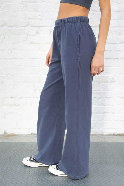 Sweatpants Brandy Melville, Anastasia Sweatpants, Brandy Sweatpants, Sweatpants Outfit Ideas, Sweatpants Outfit, Cotton Sweatpants, Waist Stretches, Summer Attire, Cute Pants