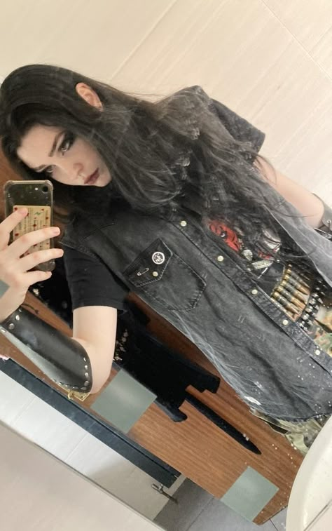 Metalhead Winter Outfit, Black Metal Outfits Women, Female Metalhead Outfit, Rock Metal Outfits, Metalhead Outfits Women, Metal Core Outfit, Metalhead Women, Metal Head Fashion, Metal Head Clothes