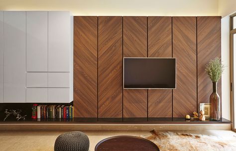 A Necessarily Compact Design In Singapore | Habitus Living Tv A Muro, Tv Feature Wall, Tv Wall Cabinets, Modern Tv Wall Units, Modern Tv Cabinet, Tv Cabinet Design, Modern Tv Wall, Modern Tv Units, Living Room Tv Unit