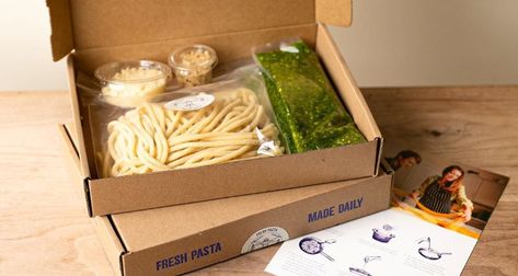 Pasta Box Packaging, Fresh Pasta Packaging, Diy Dishes, Pasta Delivery, Beef Marrow, Pasta Box, Pasta Shop, Pasta Dough Recipes, Pasta Making