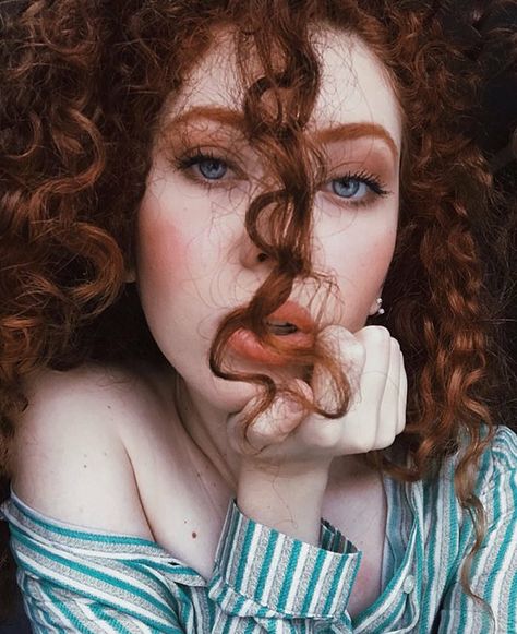 Curly Red Hair, Red Waves, Red Hair Blue Eyes, I Love Redheads, Red Curly Hair, Redhead Beauty, Redhead Girl, Hair Curly, Ginger Hair