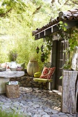 Amazing Outdoor Spaces-30-1 Kindesign Rustic Garden Design, Provence Garden, Stone Patio, Outside Living, Summer Diy, Rustic Gardens, Vintage Garden, Porch Patio, Garden Spaces