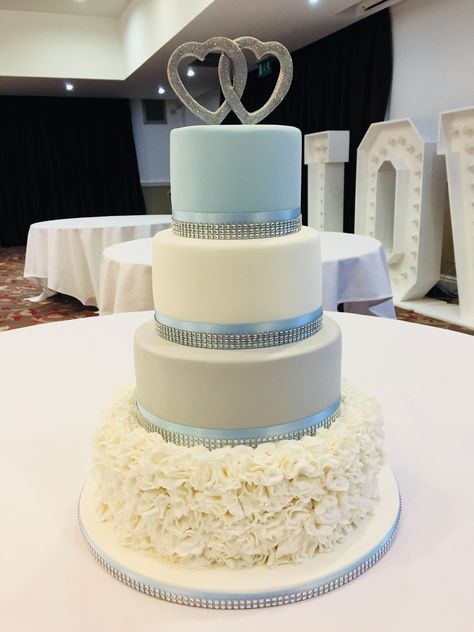 Sky Blue And Silver Wedding, Light Blue And Silver Wedding Decor, Dusty Blue And Silver Wedding Cake, Baby Blue Quince Dresses Silver, Light Blue And Silver Wedding Theme, Baby Blue Wedding Cake, Blue And Silver Wedding Cake, Light Blue And Silver Wedding, Quinceanera Cakes Blue