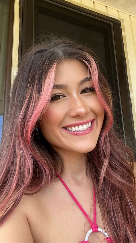 Brown To Pink Balayage, Brown Hair With Pink, Brown Hair With Pink Highlights, Brown And Pink Hair, Pink Hair Streaks, Pink Hair Highlights, Pink Balayage, How To Have Style, Rambut Brunette