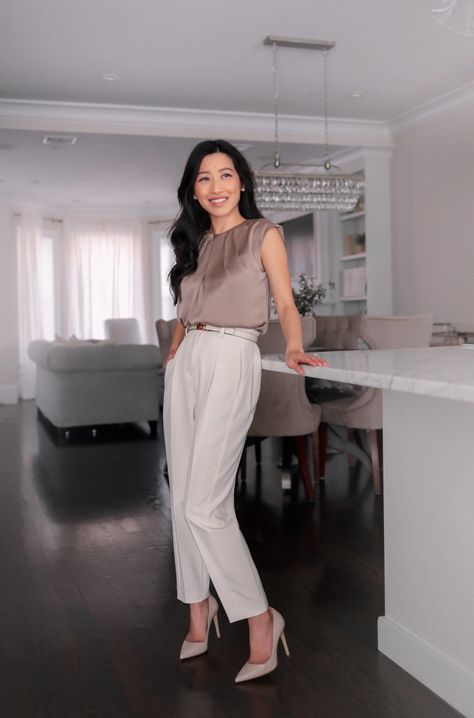 Elegant pleated blouse + lightweight ankle pants - Extra Petite White Pants Outfit Curvy, Elegant Outfit Petite, Petite Elegant Outfit, Pants Outfit Elegant, Ankle Pants Outfit, White Trousers Outfit, Trouser Pants Outfits, Ootd Formal, Expensive Style