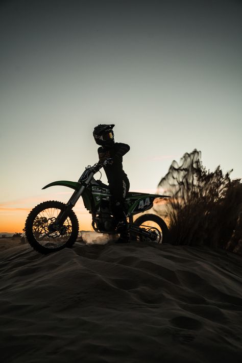 Dirt Bike Photography, Dirt Bike Photoshoot, Dirtbike Aesthetic, Motocross Photography, Kawasaki Dirt Bikes, Custom Dirt Bike, Ninja Bike, Motorcycle Guy, Biker Photography