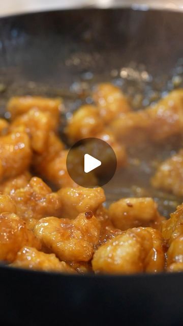 Chicken Cooked In Orange Juice, Orange Chicken Recipe Videos, Easy Orange Chicken 3 Ingredients, Orange Chicken Recipe Easy, Asian Entrees, Baked Orange Chicken, Orange Chicken Sauce, Easy Orange Chicken, Squeezed Orange Juice