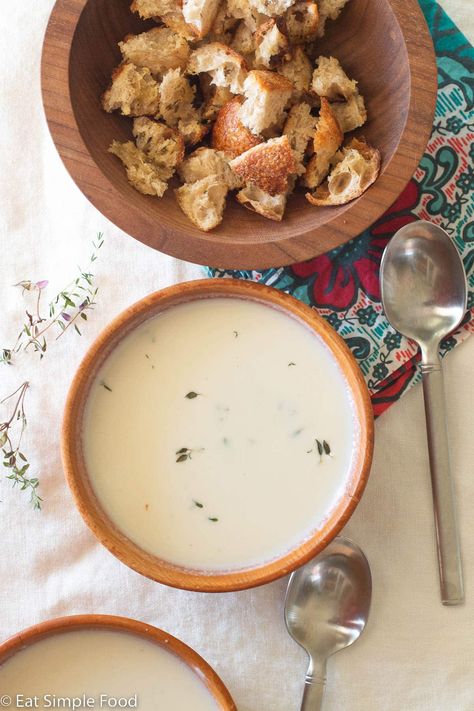 Creamy Roasted Cauliflower Bisque Recipe / Video - Eat Simple Food Cauliflower Bisque, Buttery Toast, Easy Roasted Cauliflower, Bisque Soup, Coconut Curry Soup, Creamy Macaroni And Cheese, Bisque Recipe, Croutons Homemade, Lentil Stew