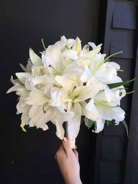 Lilly Flower Bouquet White Lilies, Lilly Bridal Bouquet Lilies, White Stargazer Lily Wedding Bouquet, Bouket Flowers Wedding Ideas, White Lillies Wedding Bouquet, White Lily Flower Bouquet, Lilies Bouquet Wedding, Lily Flower Wedding, Peace Lily Bouquet