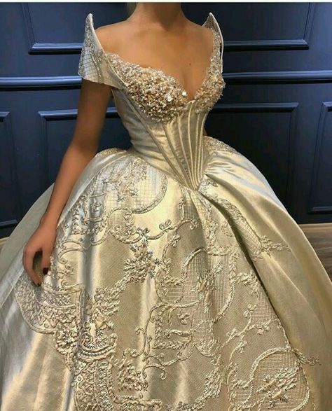 Lena Berisha, Elegant Clothing, Bird Dress, Beautiful Wedding Gowns, Designer Dress, Gorgeous Gowns, Dream Wedding Dresses, Dress Wedding, Beautiful Gowns