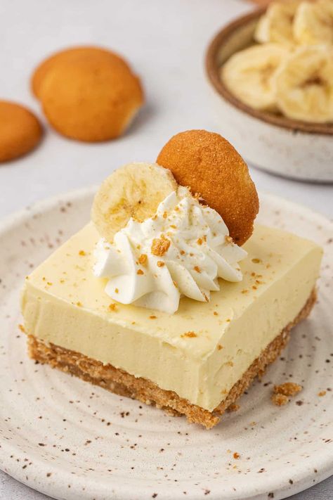 These easy no bake banana pudding cheesecake bars are the perfect summer treat! Made with a vanilla wafer crust and no bake banana cheesecake No Bake Banana Cheesecake, Banana Cheesecake Bars, Cheesecake Bars No Bake, Banana Pudding Cheesecake Bars, Pecan Pie Mini Muffins, Vanilla Wafer Crust, Banana Cream Cheesecake, Easy Banana Pudding, No Bake Banana Pudding