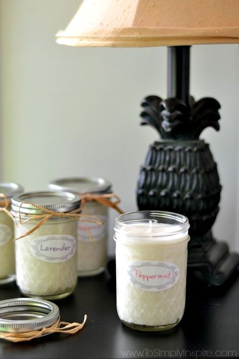 Homemade House Decorations, Soy Wax Flakes, Homemade Soy Candles, Diy Scent, Candle Projects, Making Candles Diy, Diy Candles Scented, Soya Mumu, Soy Candle Making