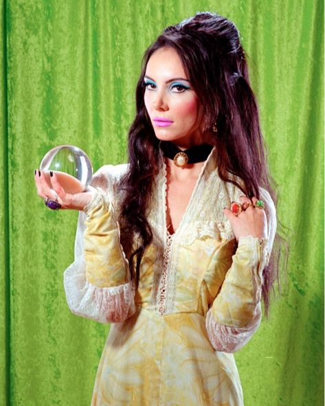 The Love Witch Movie, The Love Witch, Samantha Robinson, Witch Fashion, Witch Outfit, Season Of The Witch, Witch Aesthetic, Witchy Woman, Moda Vintage