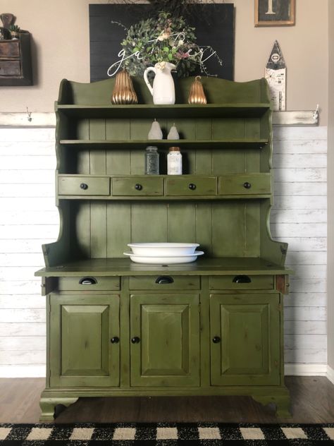 Beautiful refinished stepback cupboard Green Cubords, Green Buffet, Stepback Cupboard, Green Painted Furniture, Hutch Makeover, Upcycle Recycle, Living Room Green, Hand Painted Furniture, Shabby Chic Decor