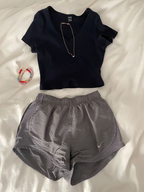 Cute Outfits With Nike Shorts, Summer Fit Inspo Shorts, Cute Outfits With Grey Shorts, Summer Outfits Nike Shorts, What To Wear With Nike Shorts, Summer Teen Girl Outfits, Outfits Ideas With Shorts, Aesthetic Summer Fits Shorts, Basic Outfits Shorts