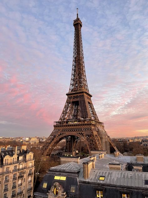 Paris Aethstetic, Eiffel Tower Aesthetic, Best Hotels In Paris, Best Honeymoon Resorts, Torre Eiffel Paris, Eiffel Tower Photography, Hotels In Paris, Paris Dream, France Aesthetic