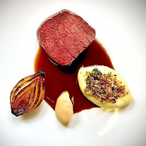 Photo by ChefsTalk on August 24, 2021. May be an image of 1 person and food. Fine Dining Beef Plating, Beef Main Course Fine Dining, Beef Fine Dining, Beef Main Course, Confit Garlic, Bordelaise Sauce, Deer Steak, Christmas Food Photography, Fine Dining Plating