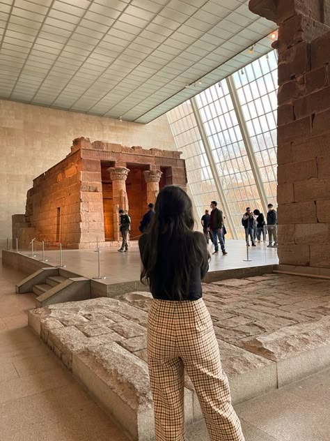 Historical Museum Aesthetic, Museum Visit Aesthetic, Museum Studies Aesthetic, History Museum Curator Aesthetic, Museum Worker Aesthetic, Metropolitan Museum Of Art New York, History Class Aesthetic, History Girl Aesthetic, Museum Curator Aesthetic