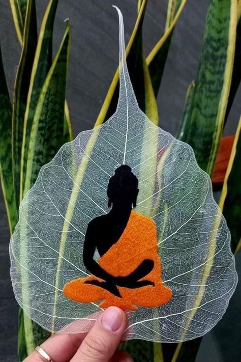 Peepal Leaf, Kindergarten Art Crafts, Leaf Art Diy, Leaf Craft Activities, Dry Leaf Art, Buddha Art Drawing, Leaf Artwork, Diy Leaves, Wall Art Diy Paint