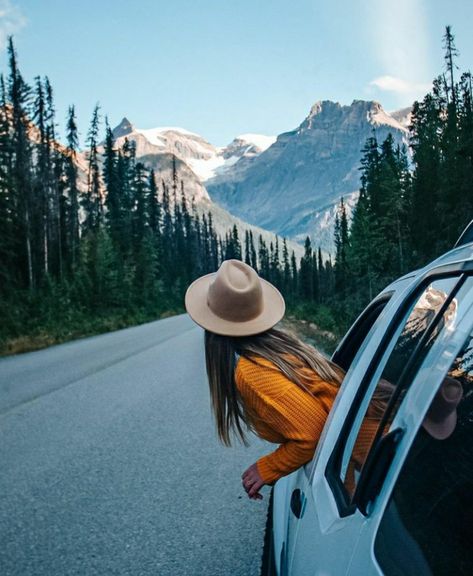 Mountain Photo Ideas, Banff Photography, Mountain Drive, Mountain Photoshoot, Road Trip Photography, Hiking Photos, Travel Photoshoot, Foto Top, Mountain Pose