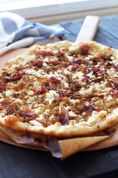 Caramelized Onion, Goat Cheese, and Prosciutto Pizza - Handle the Heat Goat Cheese And Prosciutto, Caramelized Onion Pizza, Onion Pizza, Prosciutto Pizza, Goat Cheese Pizza, Naan Pizza, Handle The Heat, Goat Cheese Recipes, Pizza Recipes Homemade