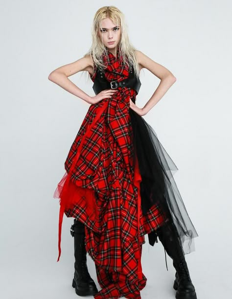 Punk Mode, Tartan Fashion, Punk Dress, Alt Outfits, Contemporary Luxury, Punk Style, Pop Punk, Shop Window, Goth Fashion