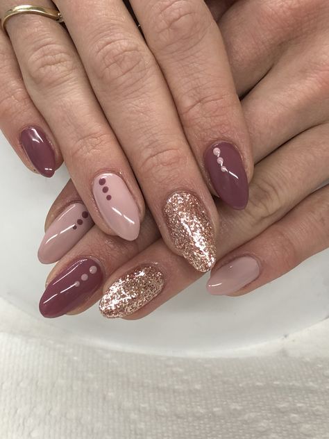 Mauve Acrylic Nails Short, Cute Mauve Nails, Mauve Nails Wedding, Dark Mauve Nails Design, Simple Mauve Nails, Rose Gold And Mauve Nails, Mauve Almond Nails Design, Mauve Neutral Nails, Mauve And Brown Nails