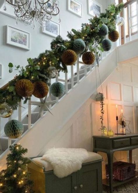 26 Stunning Staircase Decorating Ideas for Christmas Staircase Decor Christmas, Stair Banister Christmas Ideas, How To Decorate Stairs For Christmas, Side Of Staircase, Stair Railing Christmas Decorating Ideas, Decorating Ideas For Christmas, Christmas Staircase Decor, Christmas Stairs, Christmas Staircase