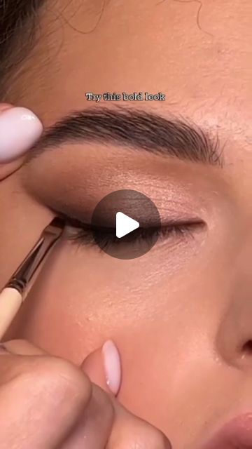 How to look attractive on Instagram: "Bold eye look 🔥
Try this bold eye makeup look 🔥❤️ 
Look more attractive with this smokey combo eyemakeup look 
Follow @how_to_look_attractive for more makeup tutorial reels on Instagram 
Makeup credit goes to @mariyakalashnikova_

#makeup #makeuptutorial #reels #attractive #howto #instagood #eyemakeup #simple #viral #makeuptutorials #eyemakeupvideo #viralreels" Makeup For Small Eyes, Eye Make Up Videos, Everyday Eyeshadow, How To Look Attractive, Small Eyes, Look More Attractive, Bold Eye Makeup, Bold Lip Color, Bold Statement Jewelry