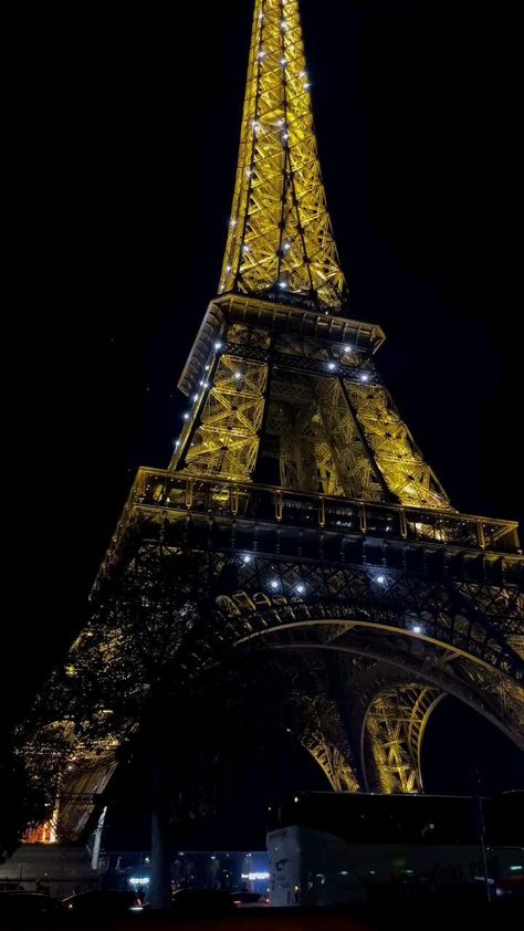 Sparkling Tour Eiffel #toureiffel Sparkling Eiffel Tower Night, Eiffel Tower Sparkling, Tour Eifel, Bright Wallpaper, Paris Pictures, Paris Aesthetic, Photography Lessons, 2000s Movies, Movies Aesthetic