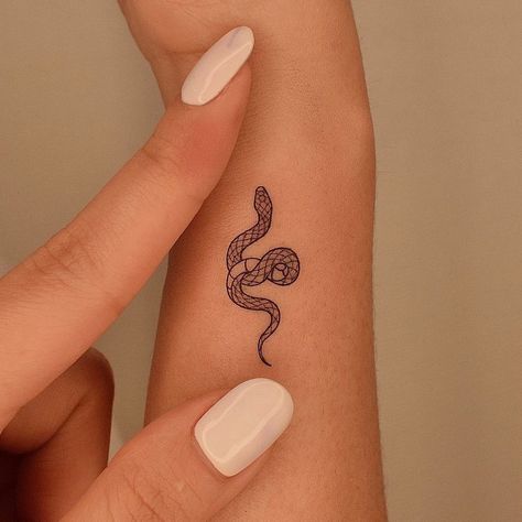 Slytherin Tattoo, Small Snake Tattoo, See Tattoo, Basic Tattoos, Snake Tattoo Design, Small Pretty Tattoos, Petite Tattoos, Medusa Tattoo, Cute Small Tattoos