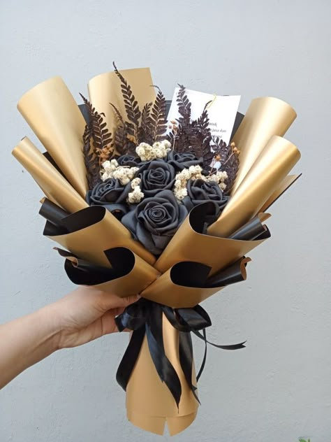 Black Ribbon Rose Bouquet, Satin Flower Bouquet, Flowers For Him, Birthday Arrangements, Satin Bouquet, Graduation Flower Bouquet, Ribbon Tutorial, Happy Birthday Bouquet, Satin Flowers Diy