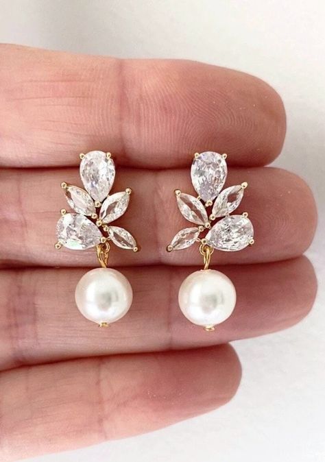 Simple Stud Wedding Earrings, Bride Wedding Earrings, Classic Wedding Accessories, Bride Wedding Accessories, Pearl Earrings For Bride, Pearl And Crystal Earrings, Wedding Earrings For Bride, Pearl Wedding Earrings Brides, Mother Of Bride Jewelry