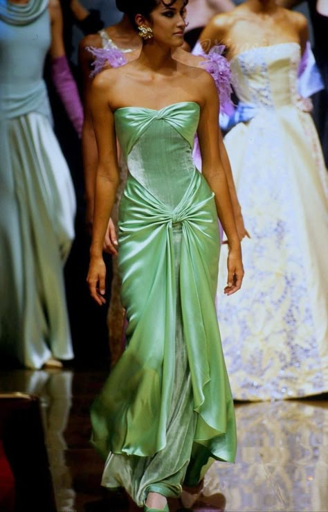 Runway Fashion Couture 90s, 80s Runway Dresses, Mermaidcore Runway, Valentino Dresses Couture, 1995 Runway Fashion, 90s Runway Gowns, Valentino Runway 90s, 90s Couture Fashion, 90s Runway Dresses