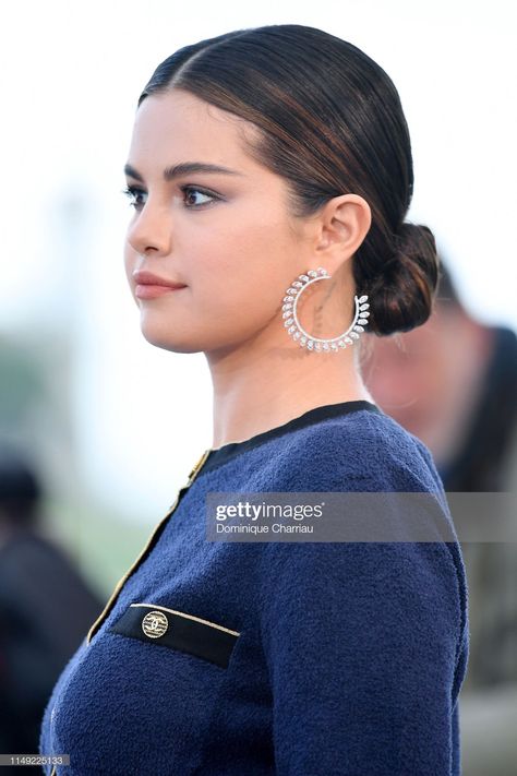 Selena Gomez Low Bun, Selena Gomez Slicked Back Hair, Brunette Slicked Back Bun, Celebrity Low Bun Hairstyles, Slick Low Bun, Sleek Bun Deepika Padukone, Lydia Martin Hairstyles, Sleek Back Hair, Sleek Bun Hairstyles