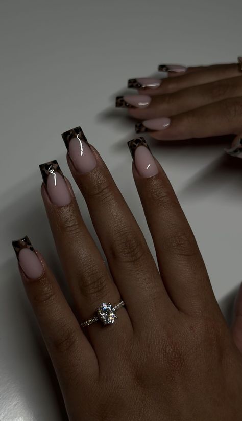 Nails Idea Black Women, Cool French Tip Nail Designs Square, Nail Inspo Square Black, Christmas Nails 2024 Short, French Nails Black Women, Nail Art Court, Ongles Y2k, Nail Art 2024, Simple Square Nail Designs