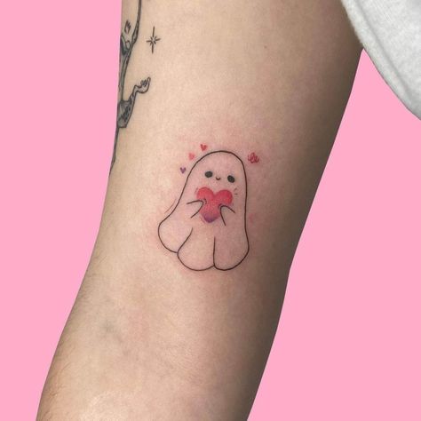 101 Best Small Ghost Tattoo Ideas That Will Blow Your Mind! 10 Outsons Small Ghost Tattoo, Ghost Tattoo Ideas, Cute Halloween Tattoos, Tattoo Ideas Males, Small Matching Tattoos, Traditional Tattoo Designs, Ghost Tattoo, Tattoo Inspiration Men, Flash Tattoo Designs