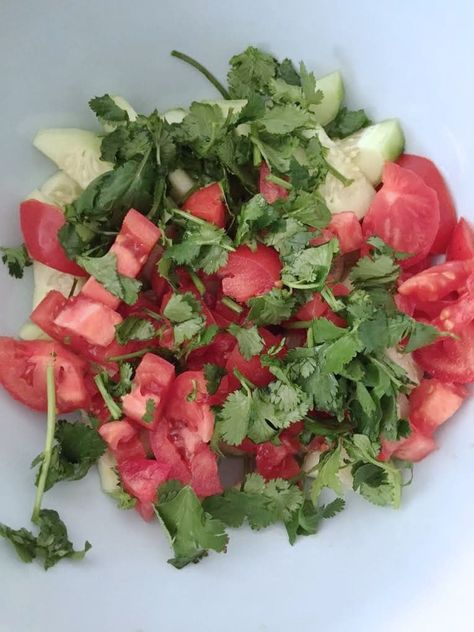 tomato, cilantro and cucumber salad Avocado Cucumber Tomato Salad, Veggies For Dinner, Garlic Flatbread, Cucumber Tomato Avocado Salad, Cilantro Salad, Avocado Cucumber, Avocado Tomato Salad, Cucumber Tomato Salad, Toasted Bread