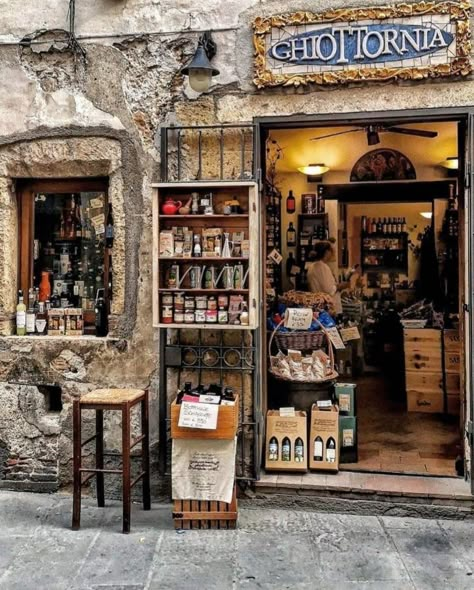 Italian Shop Fronts, Wine Boutique Shops, Tiny Bookstore, Sandwich Business, Wine Shop Design, Liquor Store Ideas, Cheese Cellar, Food Hall Design, Italian Wine Bar