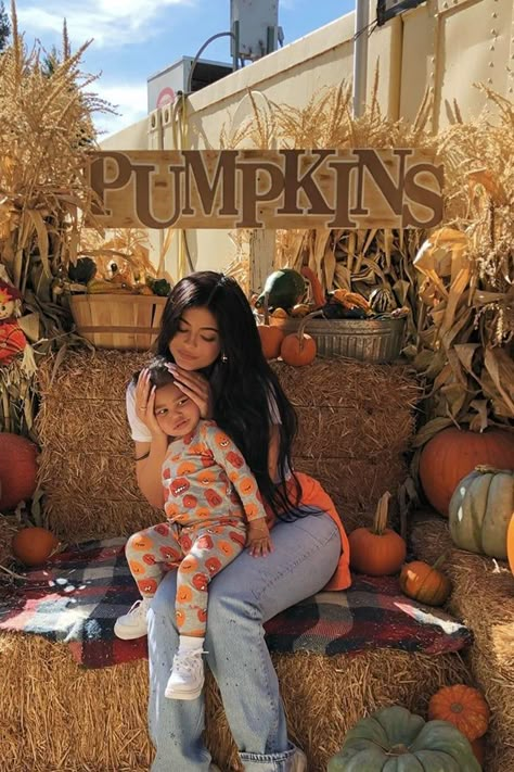 Kylie Jenner Halloween, Kylie Jenner House, Mommy Daughter Pictures, Kylie Jenner Baby, Kylie Travis, Looks Kylie Jenner, Trajes Kylie Jenner, Kylie Baby, Estilo Kylie Jenner