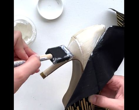 This is a guide to making DIY embellished heels. Learn how to customize your high heels with this fun step-by-step tutorial. Diy Heels Makeover, Diy Heels, Glittery Shoes, Shoe Makeover, Witch Shoes, Cream Heels, Diy Techniques, Shoe Making, Lace Booties