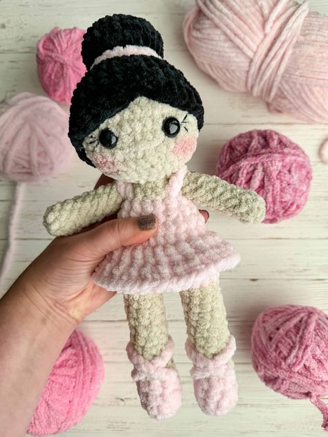 Crochet Patterns For Plushies, Easy Crochet Dolls Free Patterns, Market Crochet Patterns, Small Crochet Bunny Pattern Free, Acrylic Yarn Amigurumi, Crochet Cuddler Free Pattern, Fuzzy Crochet Projects, Crochet Plushies For Beginners, Crochet Baby Stuff Free Pattern