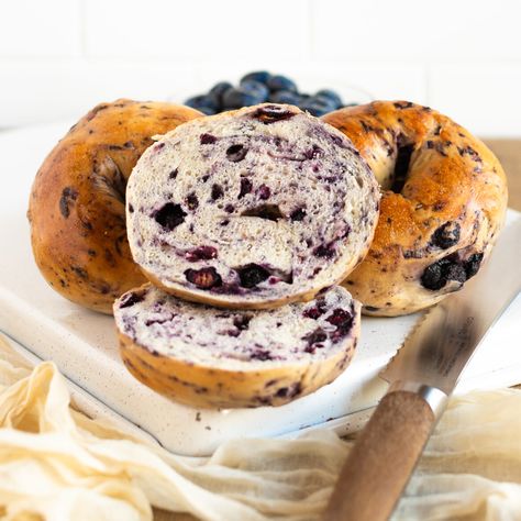 Blueberry Bagels Blueberry Bagels Recipe, Freeze Dried Blueberries, Bagels Easy, Types Of Bagels, Blueberry Bagels, Cinnamon Bagels, New York Bagels, Healthy Bagel, Bagel Recipe Easy