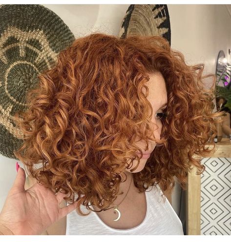 Redhead Hair Color, Curly Ginger Hair, Funky Hair Colors, Colored Curly Hair, Funky Hairstyles, Curly Girl Hairstyles, Hair Color And Cut, Hair Inspiration Color, Cut My Hair