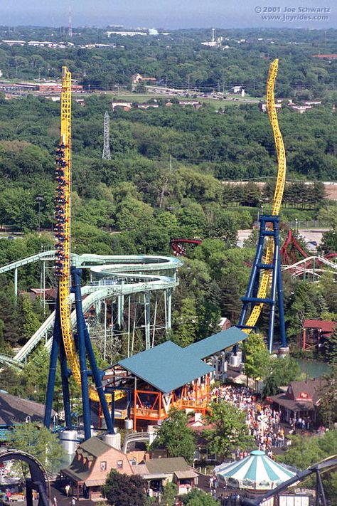 Vertical Velocity - Six Flags Great America (Gurnee, Illinois, USA) Scary Roller Coasters, Six Flags Great America, Crazy Roller Coaster, Theme Parks Rides, Great America, Amusement Park Rides, Roller Coasters, Roller Coaster Ride, Six Flags