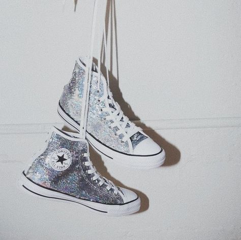 Sparkly Converse Outfit, Silver Sparkly Converse, Silver Glitter Converse, Sparkle Converse Shoes, Platform Converse Glitter, Converse For Prom, Elton John Concert Outfit Women, Uf Aesthetic, Converse Inspiration