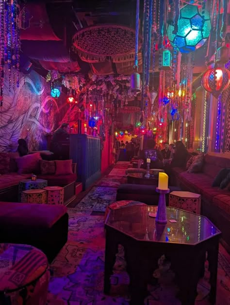 Trippy House Aesthetic, Trippy Basement Ideas, Trippy Living Room, Hippie Interior Design, Vintage Boho Living Room, Trippydraws Room, Hippie Livingroom Wallpaper, Hippy Room Curtains & Drapes, Comfort Room