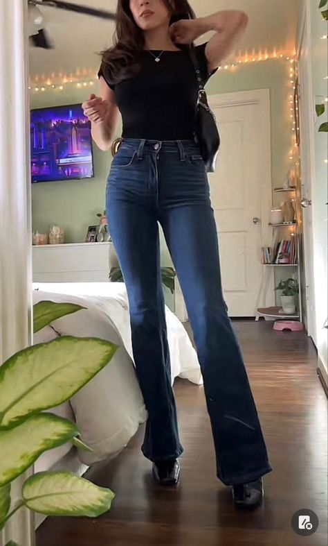 Blue Denim Jeans Outfit, Bootcut Jeans Outfit, Desi Fashion Casual, Everyday Fashion Outfits, Swaggy Outfits, Jeans Outfit, Fashion Design Clothes, Basic Outfits, Harajuku Fashion