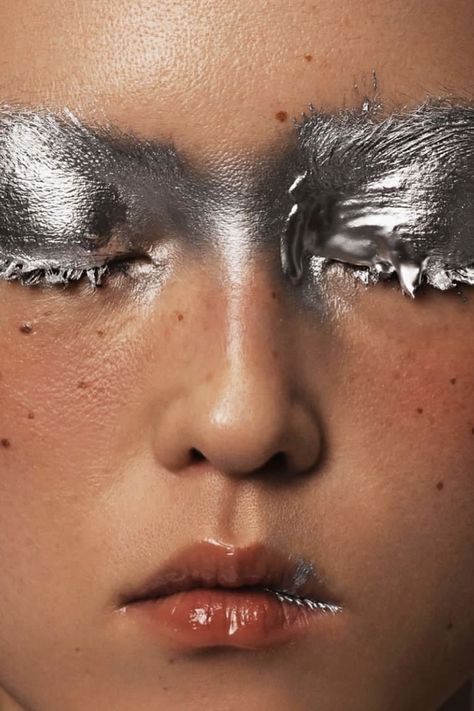 Avante Garde Makeup, Avant Garde Photography, Silver Makeup, Silver Eyeshadow, Avant Garde Hair, Avant Garde Makeup, Runway Makeup, Vogue Beauty, School Makeup